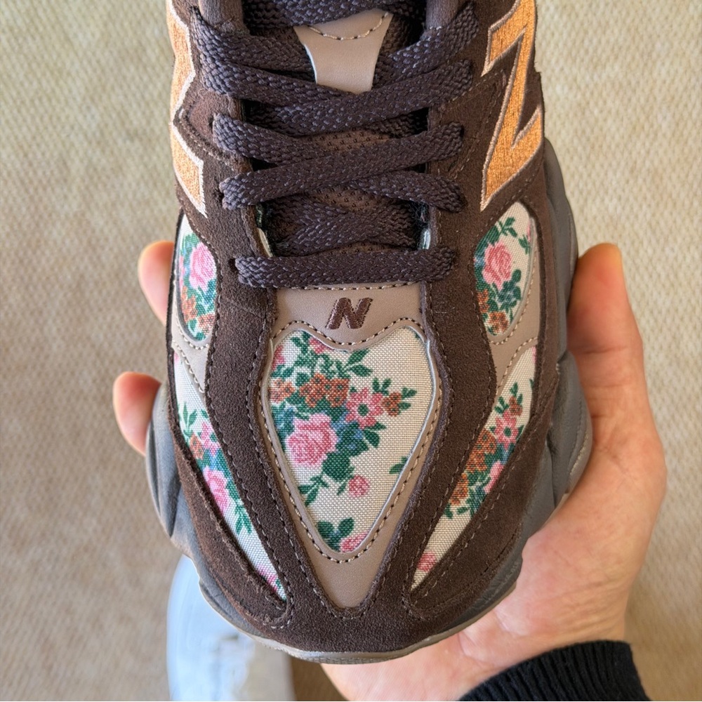 New Balance Women's Brown Floral Panel Sneakers with Pink Accent N - Picture 5 of 6
